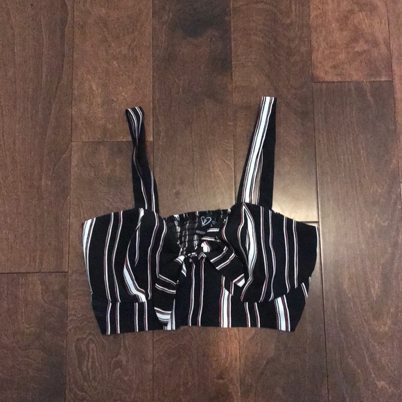 Windsor Tops - Cute black and red crop top